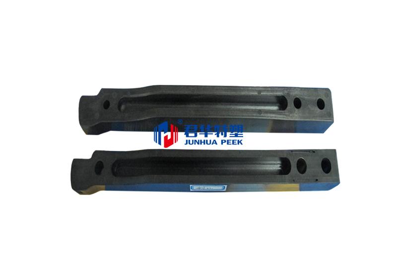 低侵襲性髄内釘用X線透過性PEEK照準ロッド