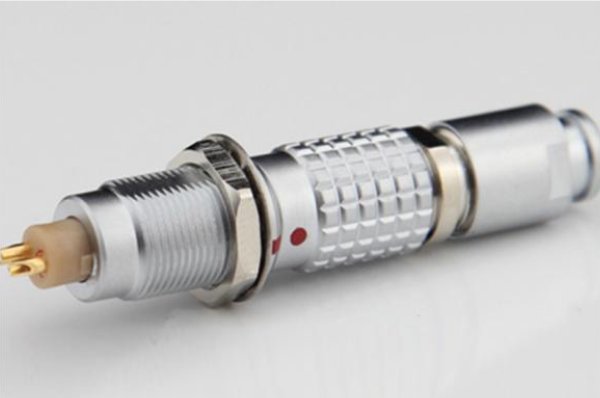 PEEK多ピンコネクター